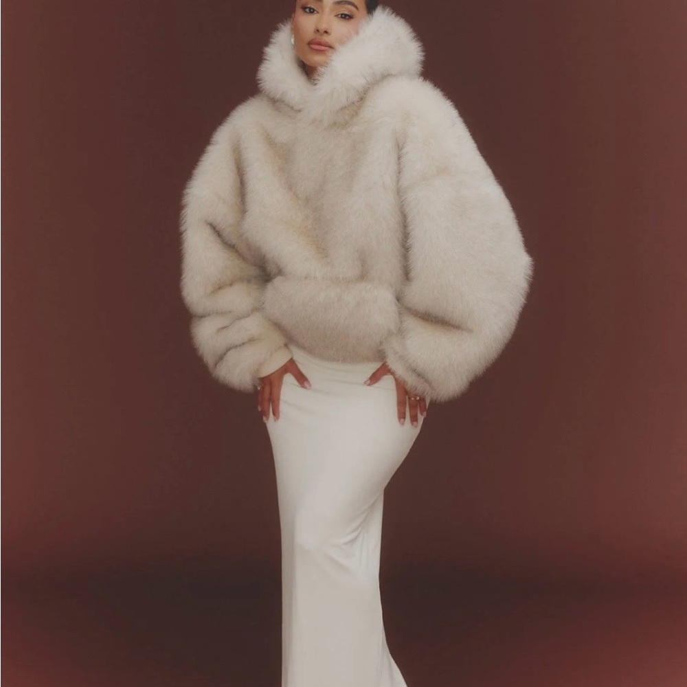 Cozy Cream Faux Fur Hoodie - Picture 3 of 4
